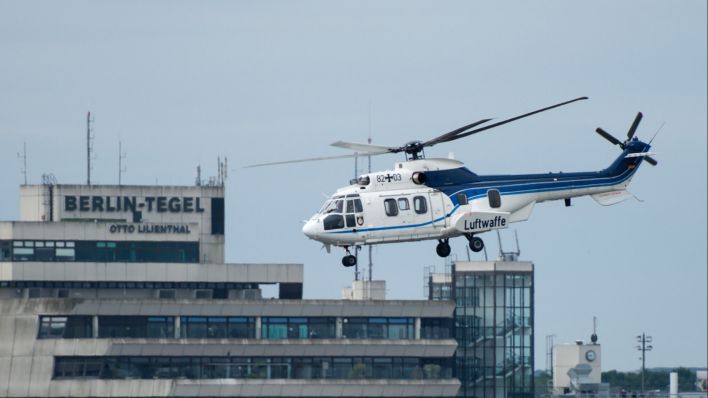 Archivbild von 2015: Ein Bundeswehr-Hubschrauber der Luftwaffe startet auf dem militärischen Teil des Flughafen Tegel (Quelle: dpa / Bernd von Jutrczenka).
