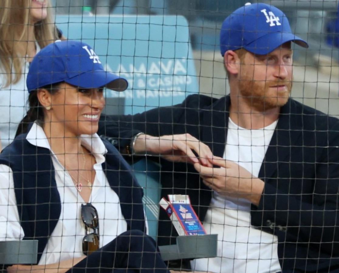 As a Canadian watching game 4. This bugs me. Where’s the love for the Blue Jays ?!?