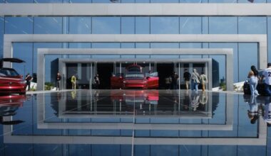 Tesla CEO Elon Musk's $1T pay package gets candid synopsis from Jim Cramer