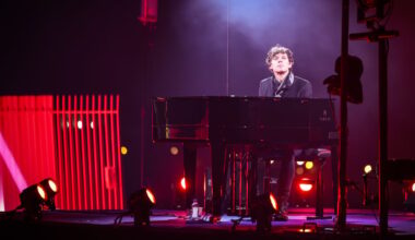 Francesco Tristano war einer der musikalischen Vorreiter des Thronwechsel-Spektakels an der Roten Brücke.