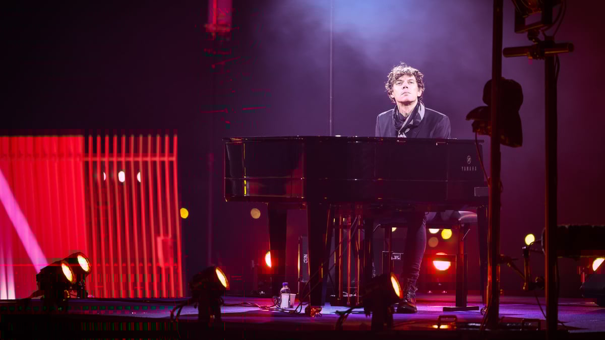 Francesco Tristano war einer der musikalischen Vorreiter des Thronwechsel-Spektakels an der Roten Brücke.