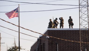 US judge orders Chicago immigration officers to wear body cams amid protests