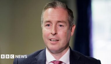 Teaching unions criticise education minister's trip to Israel