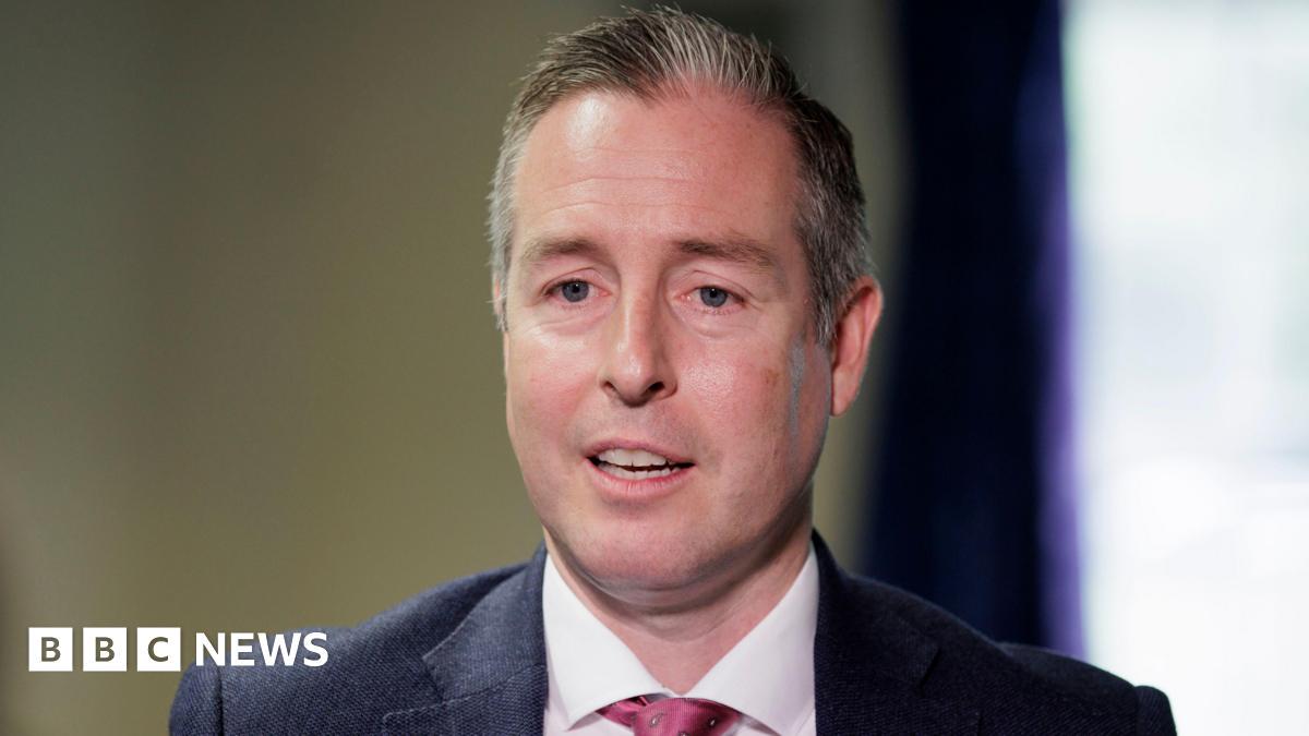 Teaching unions criticise education minister's trip to Israel