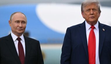US President Donald Trump (R) and Russian President Vladimir Putin pose on a podium on the tarmac after arrival at Joint Base Elmendorf-Richardson in Anchorage, Alaska, Aug. 15, 2025. (AFP Photo)