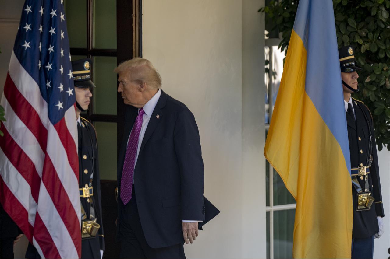 US President Donald Trump greets Ukrainian President Volodymyr Zelenskyy at the White House in Washington DC, October 17, 2025. (AA Photo)