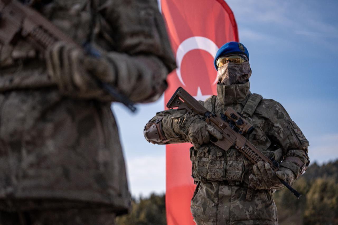 Turkish soldiers stand at attention as people gather at the Kizilcubuk Peak to attend the march commemorating the fallen WWI soldiers of the World War I Battle of Sarikamis during the 110th anniversary of the Sarikamis Operation in Kars, Türkiye, on Jan. 5, 2025. (AA Photo)