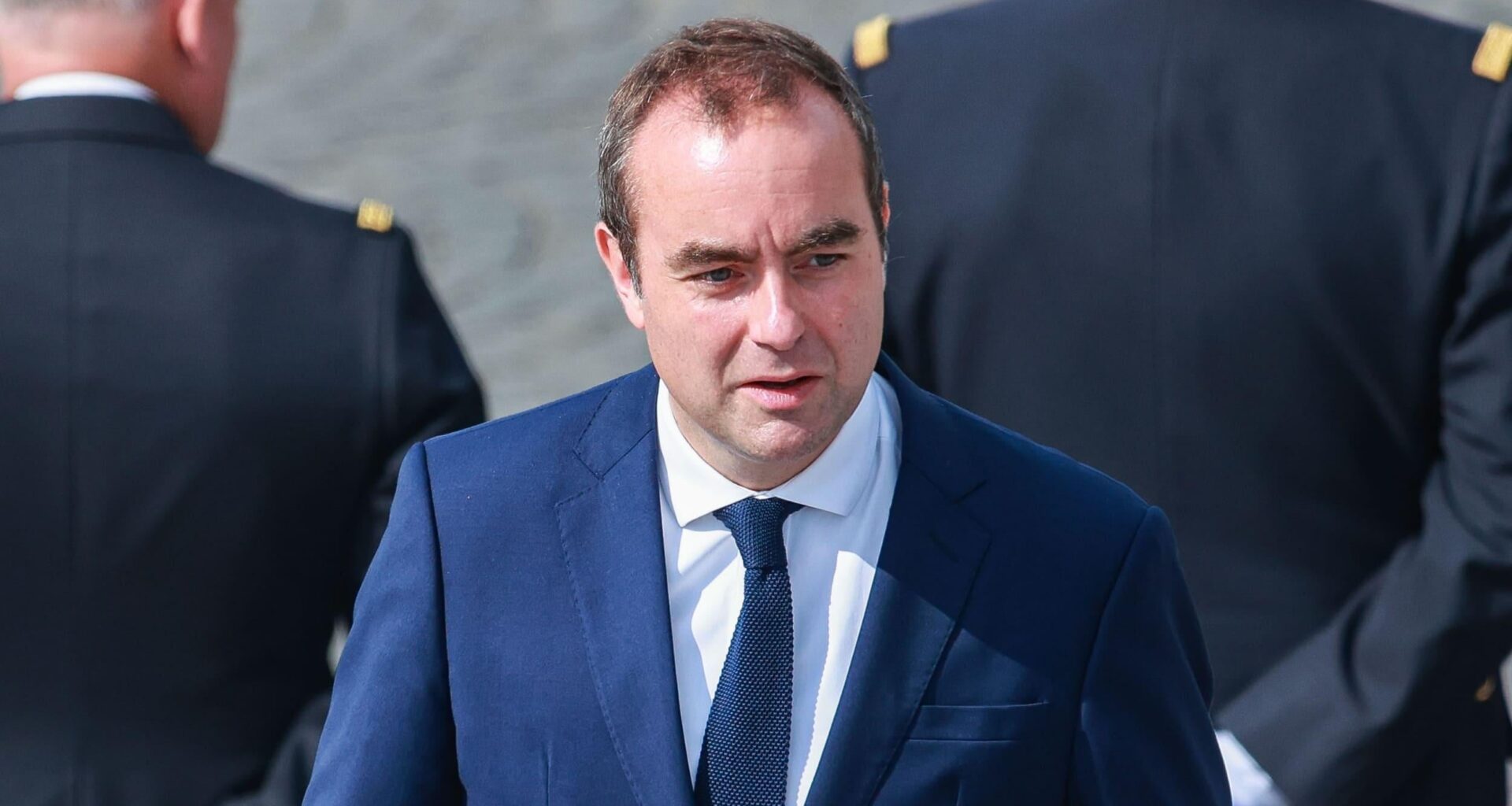 Sébastien Lecornu signe un décret qui valide la conservation de masse des données par les opérateurs télécoms