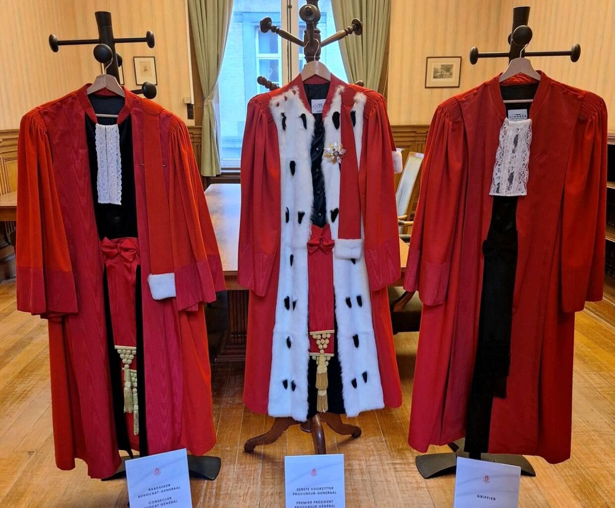 Togas van de raadsheer, advocaat-generaal, eerste voorzitter, procureur-generaal en de griffie van het hof van cassatie
