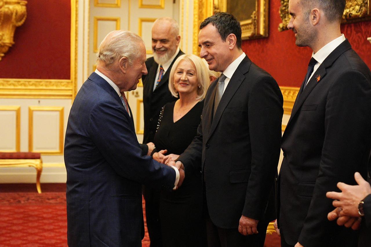 Britain's King Charles III (L) shakes hands with Kosovo's Prime Minister Albin Kurti at a reception at St James's Palace on the eve of the Western Balkans Leaders' Summit (The Berlin Process) in London, United Kingdom on Oct. 21, 2025. (AFP Photo)