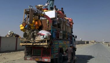 Afghanistan and Pakistan say they will respect ceasefire