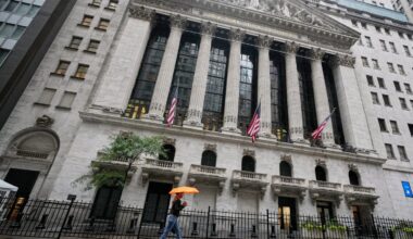 Wall Street cruises toward the finish of its best week in 2 months as bank stocks steady