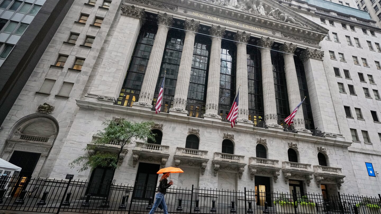Wall Street cruises toward the finish of its best week in 2 months as bank stocks steady