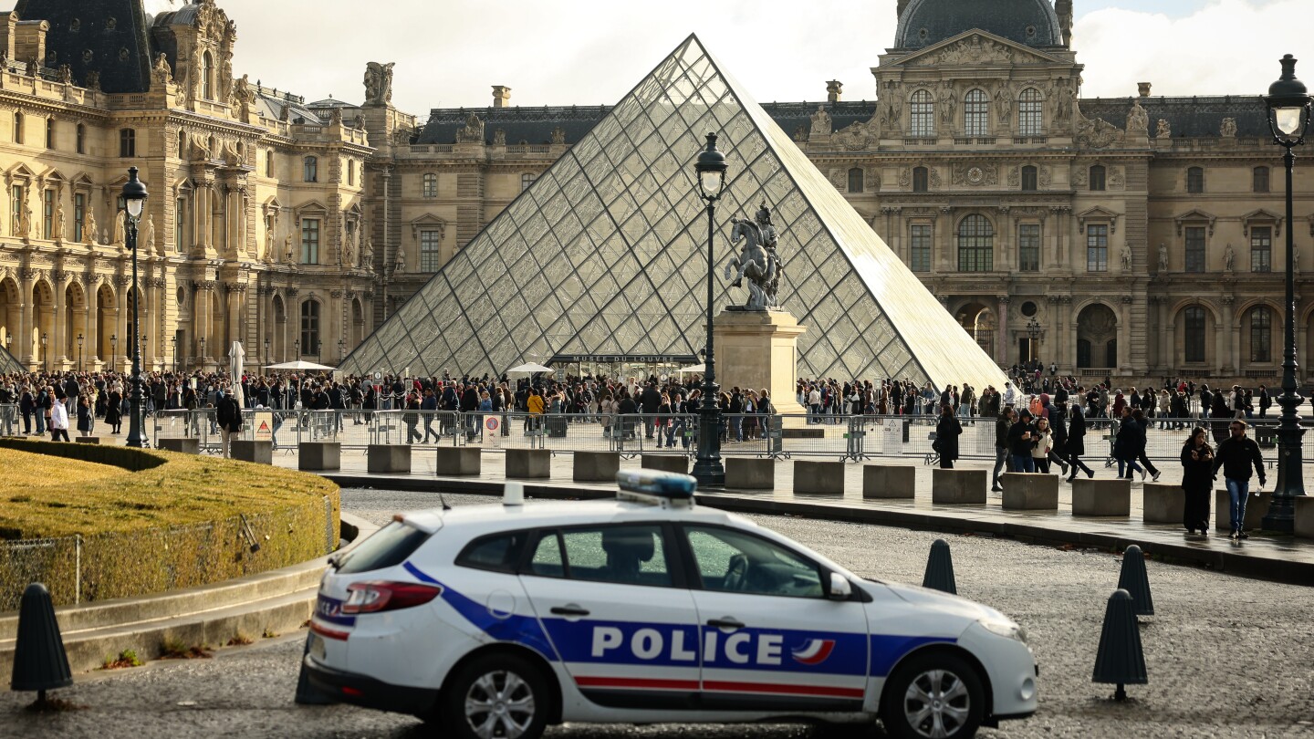 Suspects arrested in Louvre museum crown jewels heist