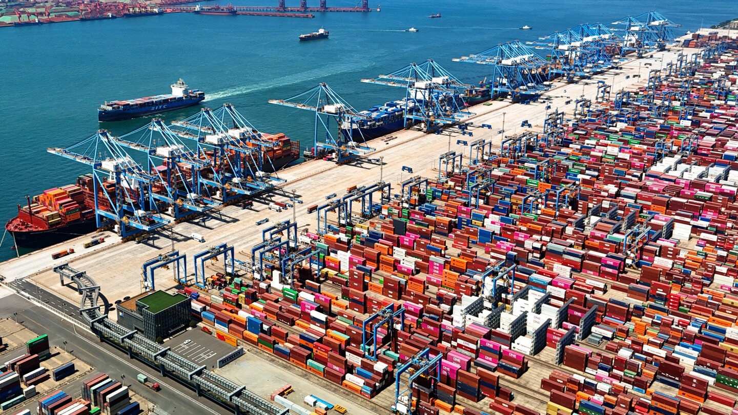 JD Vance defends Trump's tariff threat on China