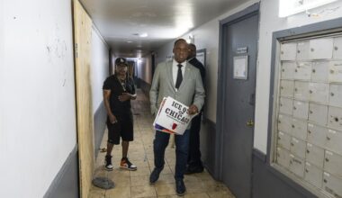 After military-style raid on South Shore apartments, Congress members rally around residents