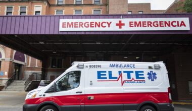 Public health experts call on Chicago medical institutions to protect patients from ICE