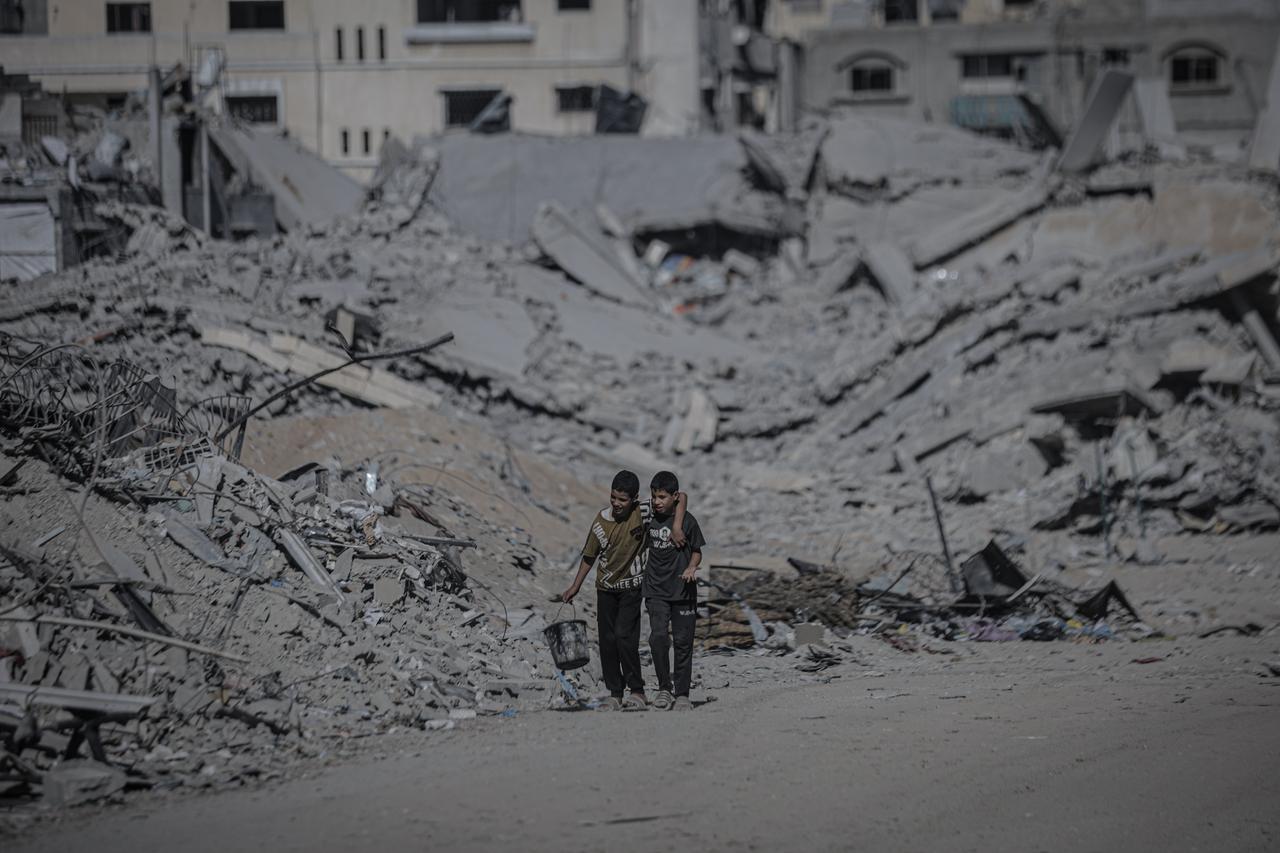 A view shows the heavily damaged Al Nassr neighborhood, where Palestinians struggle to rebuild their lives amid the rubble after a ceasefire agreement in Gaza City, Gaza, on October 28, 2025. (AA Photo)
