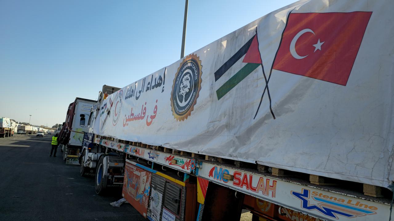 Convoy of trucks, loaded with humanitarian aid, cross into the buffer zone from Egypt's Rafah Border Crossing to reach Gaza after ceasefire agreement on October 28, 2025. (AA Photo)
