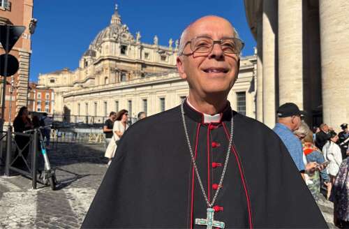 El Paso bishop brings pope desperate letters from migrants in crosshairs of US crackdown