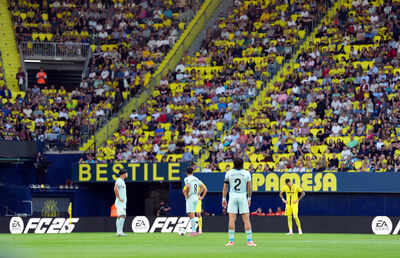 A general view as players of Villarreal CF and Real Betis stand still for the first fifteen seconds of the match, as they protest against the upcoming Barcelona and Villarreal LaLiga match. (Getty Images) After kick-off protests, La Liga cancels Villarreal vs Barcelona in Miami