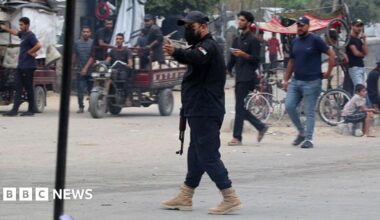 Gaza City clashes between Hamas and clan members leave 27 dead