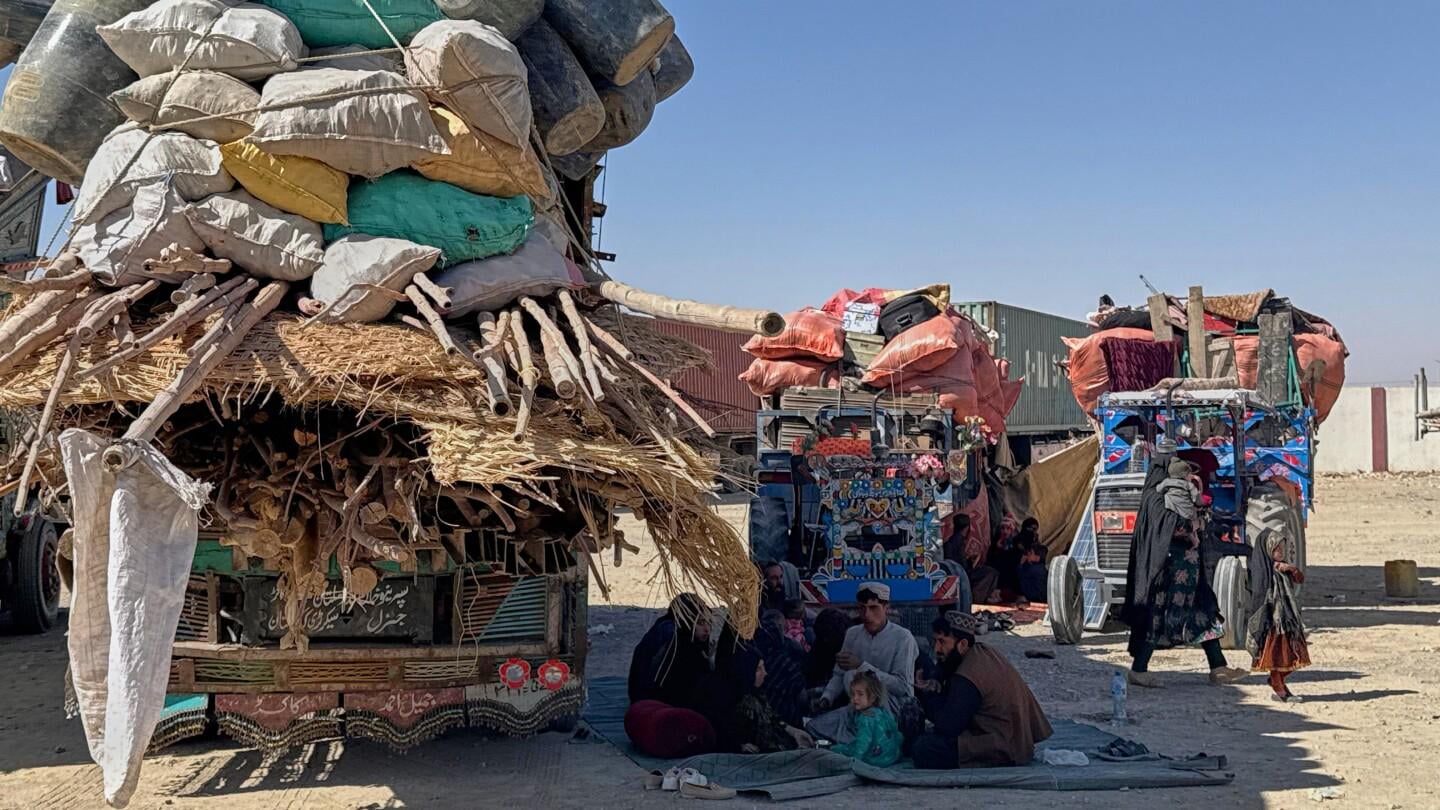 Afghanistan says it has killed 58 Pakistani soldiers in overnight border operations