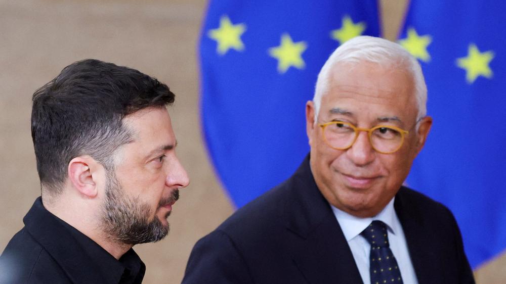 Gipfel in Brüssel: Wolodymyr Selenskyj, Präsident der Ukraine, und António Costa, Präsident des Europäischen Rates, am Donnerstag auf dem EU-Gipfel in Brüssel