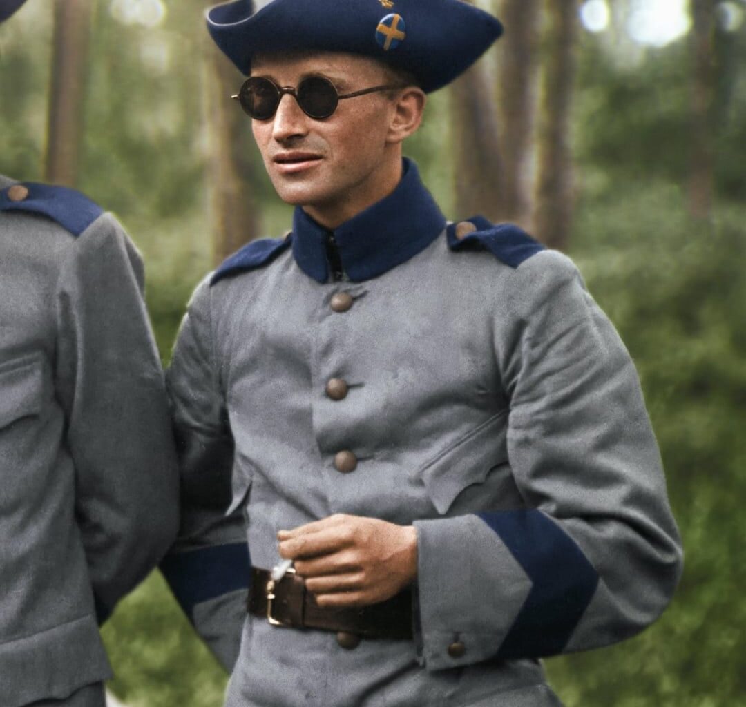 Är det bara jag som anser att vi borde återinförliva trekornhattarna i de svenska uniformerna?