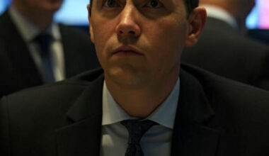 Tech Stocks Plunge as Trump Tariffs Escalate China Trade War Fears