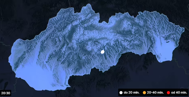 na strednom Slovensku sa vyskytujú búrky