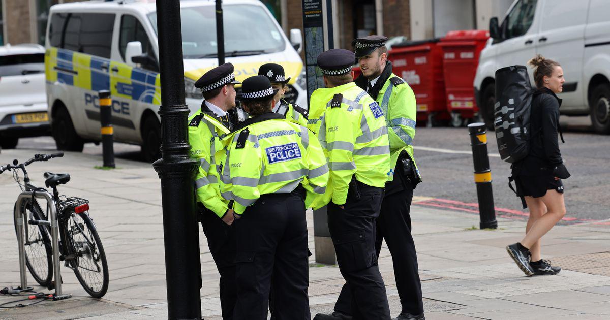 Met Police officer rushed to hospital after trying to arrest 'shoplifters' on South London street