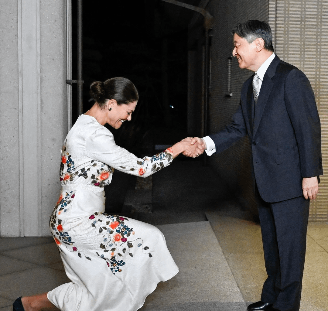 Crown Princess Victoria of Sweden and her husband Daniel are in Japan, had dinner last night at the Imperial Palace with Emperor Naruhito and Empress Masako - (and more Japan photos)