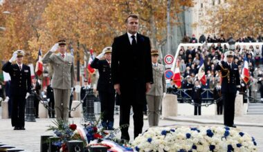 Emmanuel Macron a ravivé la flamme du Soldat inconnu, sous l'Arc de triomphe