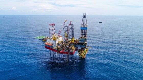 Vietnam's upstream oil & gas stocks surge on project momentum, regulatory easing
