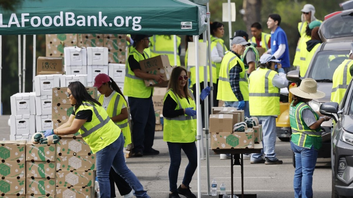 US Supreme Court allows Trump to block $4bn in food aid to families in need | Food News