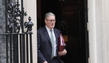 Wall Street and FTSE rise as House of Representatives vote could reopen US government as soon as today