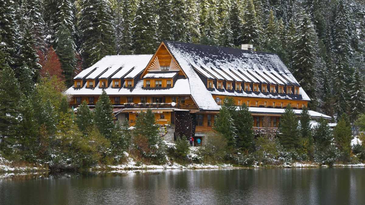 Kapacity v Tatrách sa pred sviatkami zapĺňajú skôr ako vlani