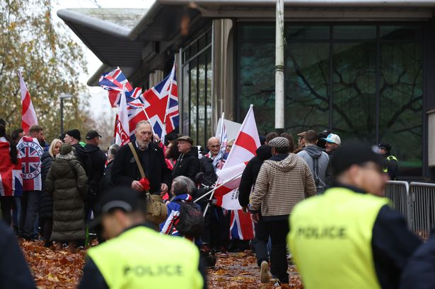 A major police presence is ongoing in Bristol city centre this afternoon as a huge crowd of protesters and counter-protesters demonstrate outside a hotel housing asylum seekers
