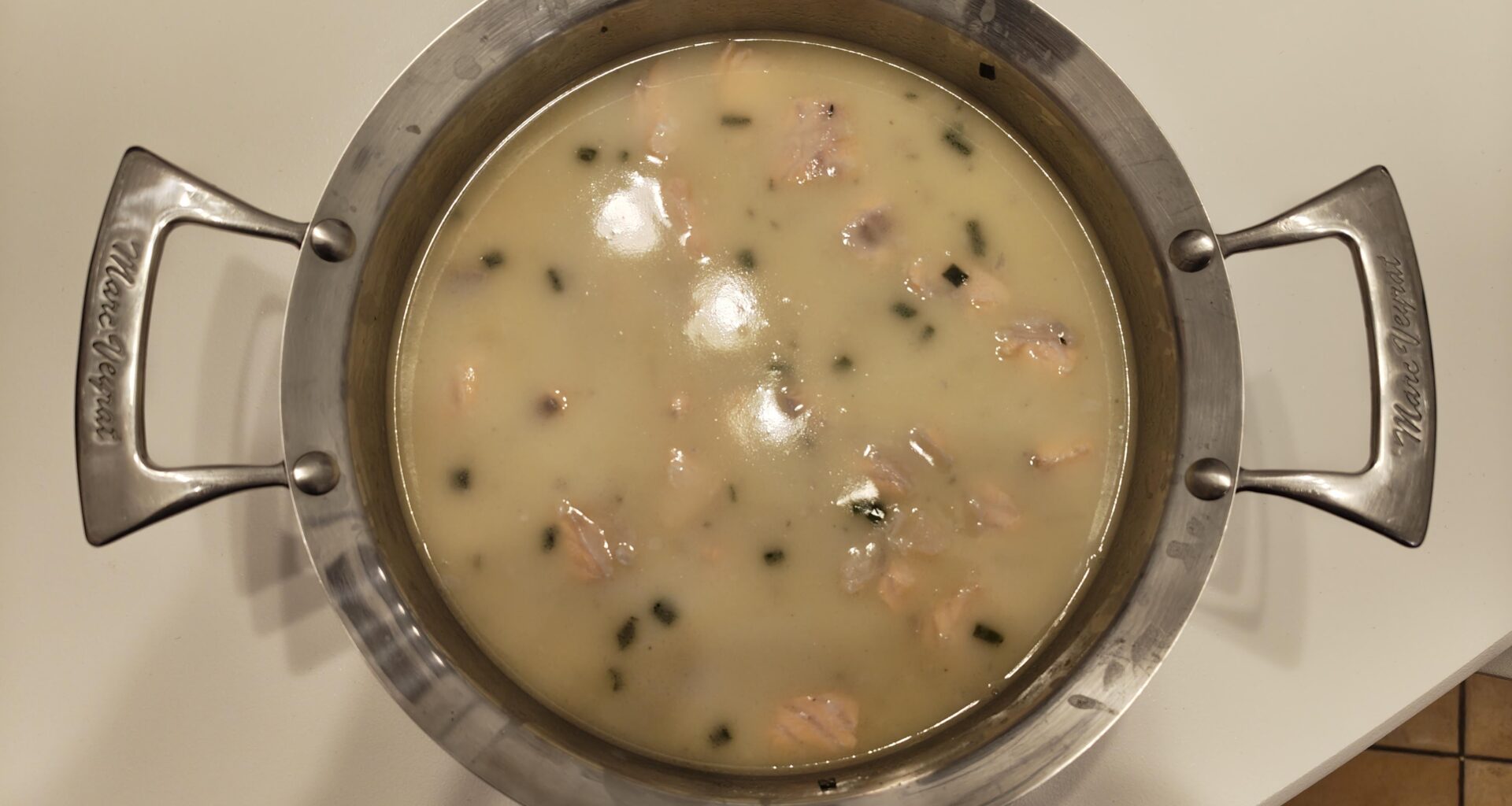 I saw a photo of the dish here, so I tried making Lohikeitto.