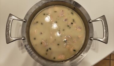 I saw a photo of the dish here, so I tried making Lohikeitto.