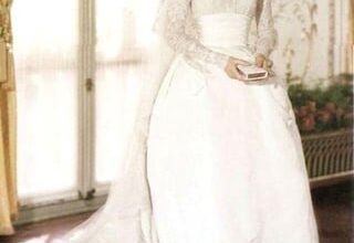 Regal Style Diaries 👑: Grace Kelly’s Iconic Wedding Dress