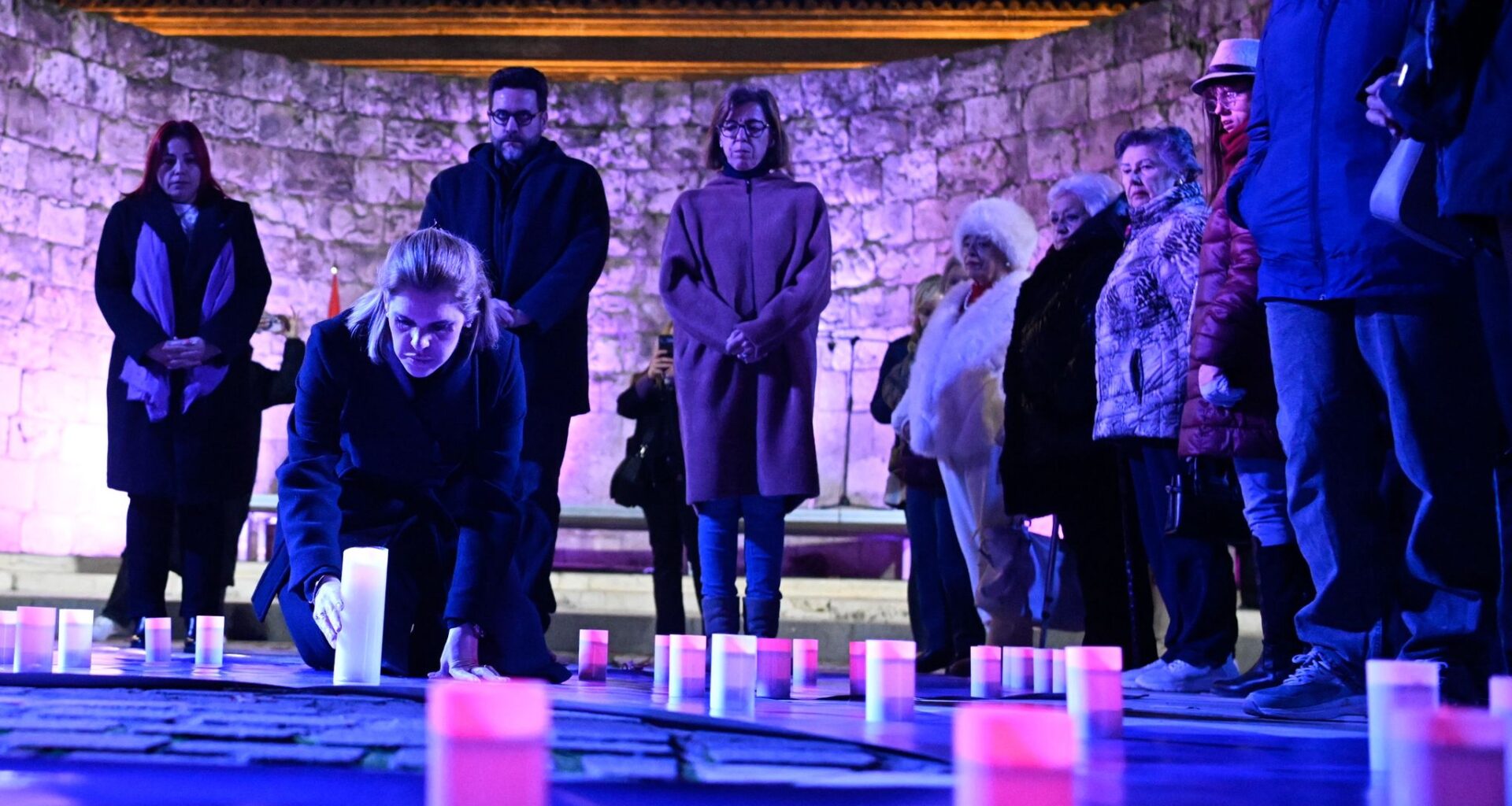 Alcalá conmemora el Día Internacional para la Eliminación de la Violencia contra las Mujeres en las Ruinas de Santa María