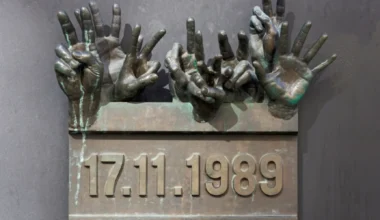 Česko si připomíná listopadové události roku 1939 a 1989, pietní akty či koncerty budou po celé zemi