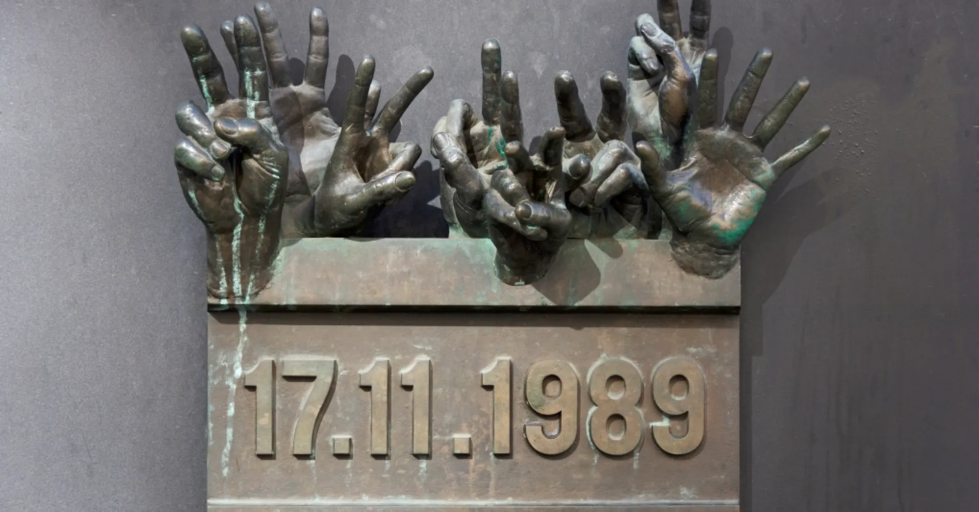 Česko si připomíná listopadové události roku 1939 a 1989, pietní akty či koncerty budou po celé zemi