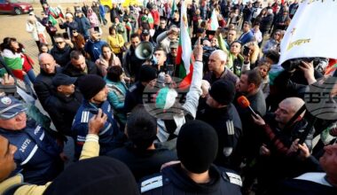 Vazrazhdane Supporters Stage Anti-Euro Protest in Front of Bulgarian National Bank Building