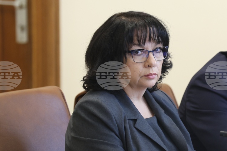 Bulgaria’s Finance Minister Defends 2026 Budget, Highlights Modest Public-Sector Pay Rise and Pension Reforms Ahead of Euro Adoption