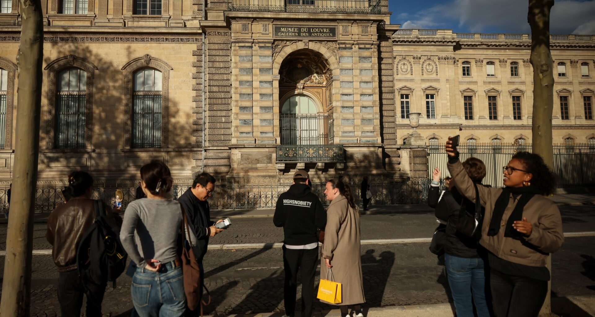 Louvre transfers jewels to Bank of France after heist