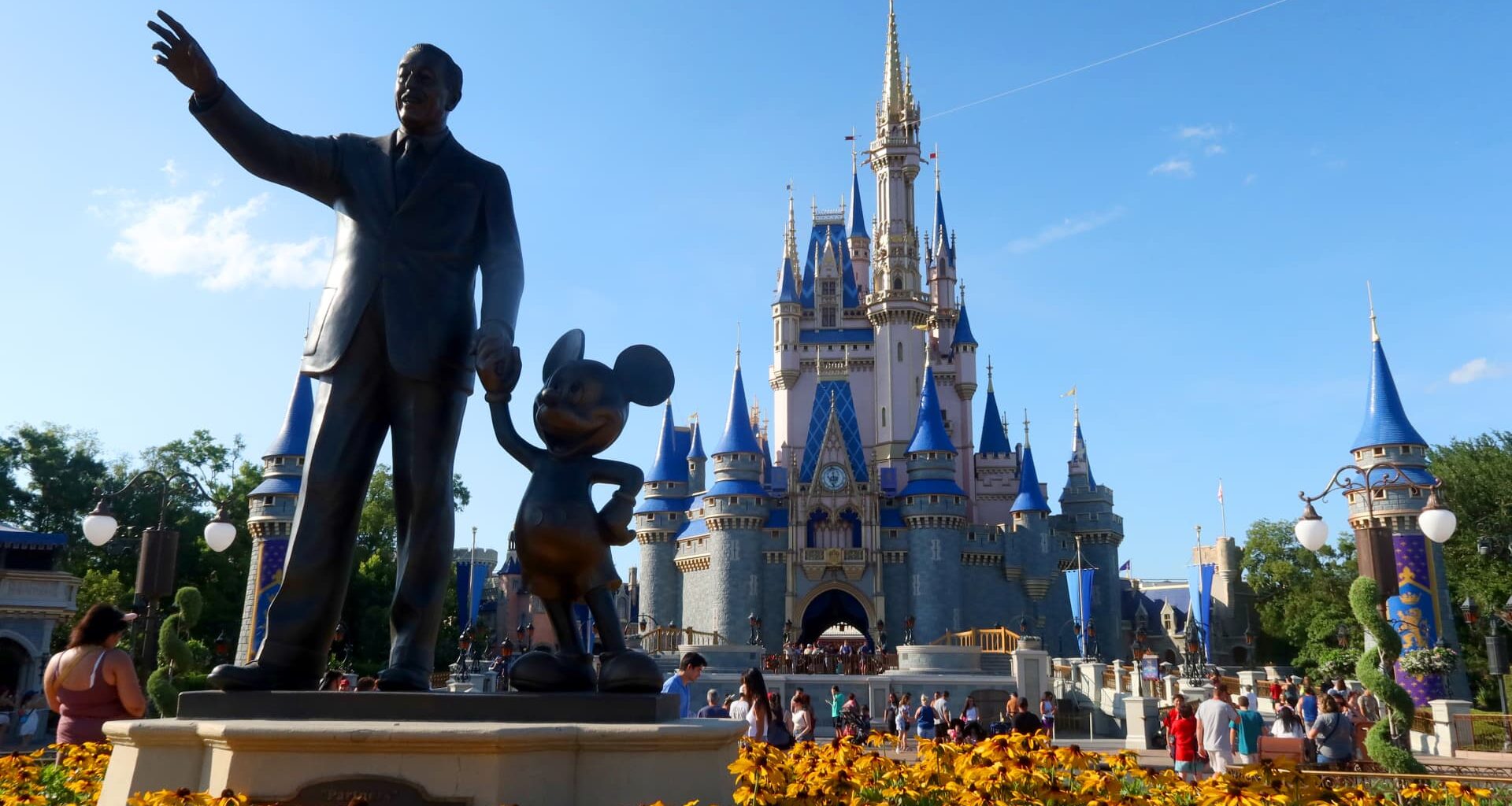 Disney (DIS) earnings Q4 2025