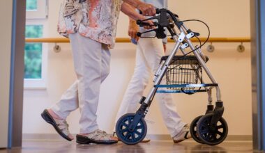 Erhöhung hat eine "Kehrseite": Löhne für Pflegekräfte in Deutschland steigen deutlich
